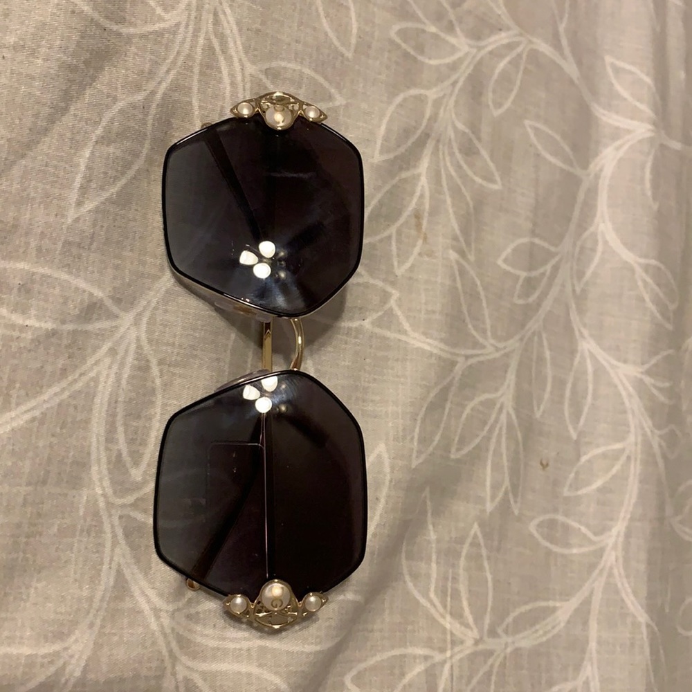 Like new dolce and gabbana sunglasses